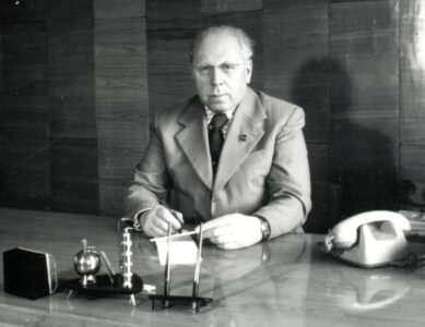 Резников Арон Наумович (1915–1999)